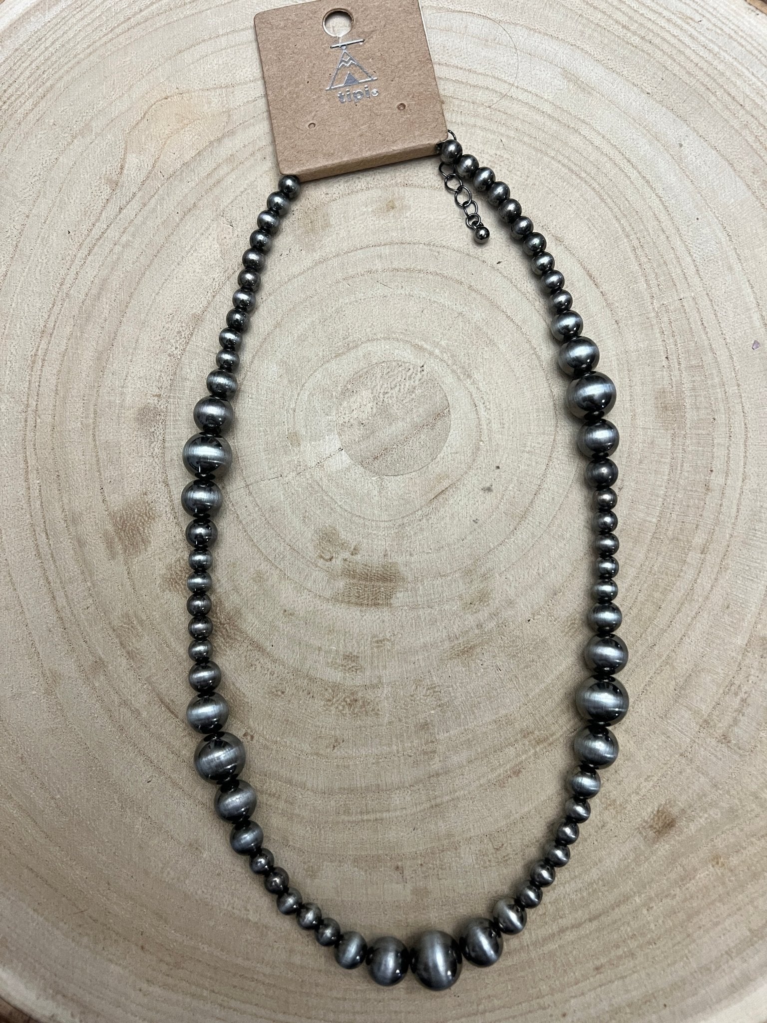 Desert Pearl Faux Graduated Silver Western Necklace — 18 Inch