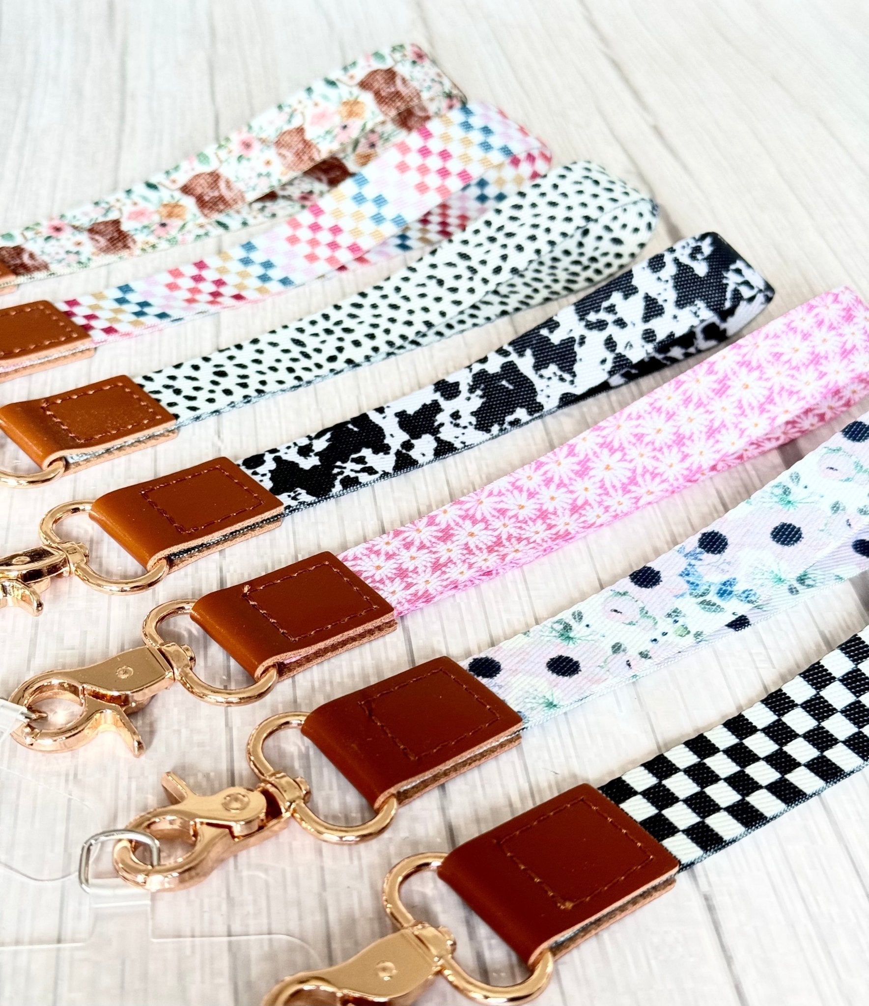 Phone Wrist Strap Keychain with Tether Tab - PINK DAISIES - The Nifty Little Finds - PHONE ACCESSORY - The Nifty Little Finds