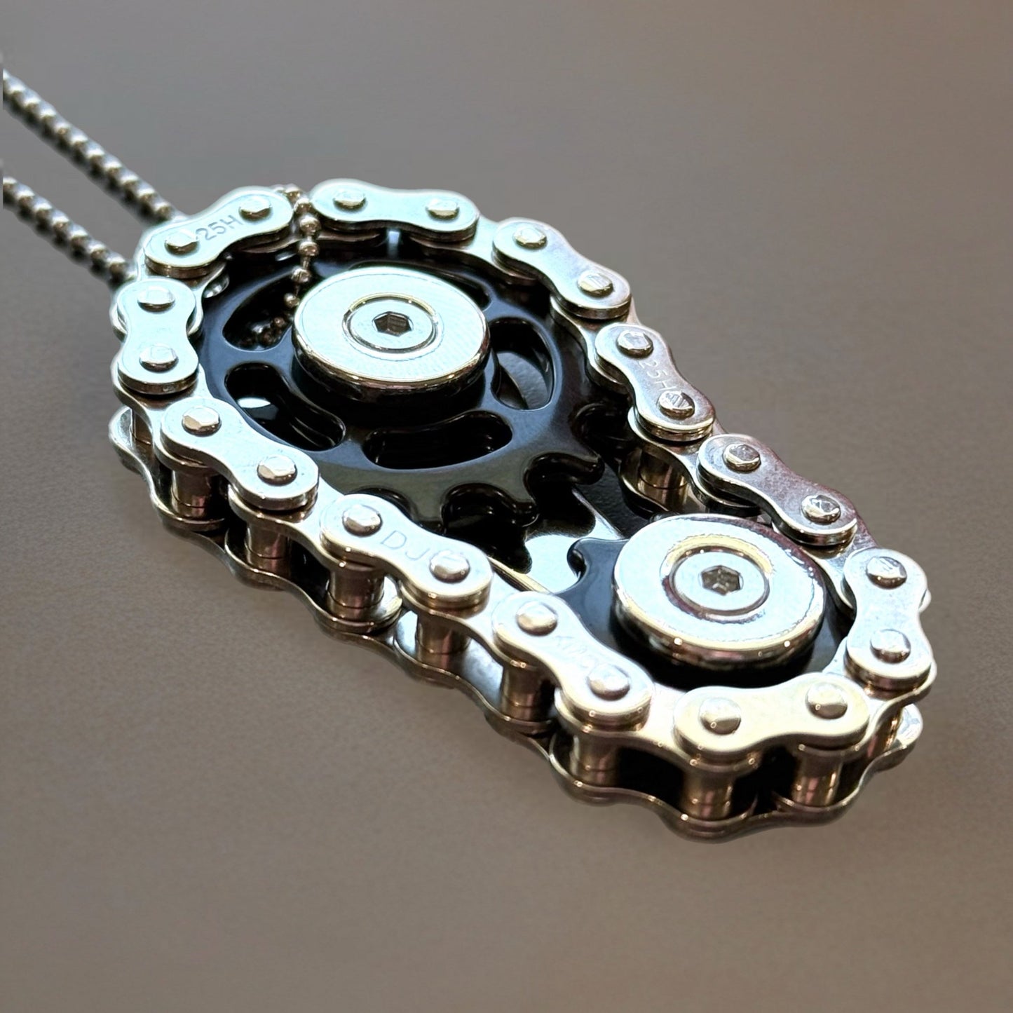 Chain & Gears Fidget Charm - Tumbler Handle Charm - The Nifty Little Finds - Charm - The Nifty Little Finds