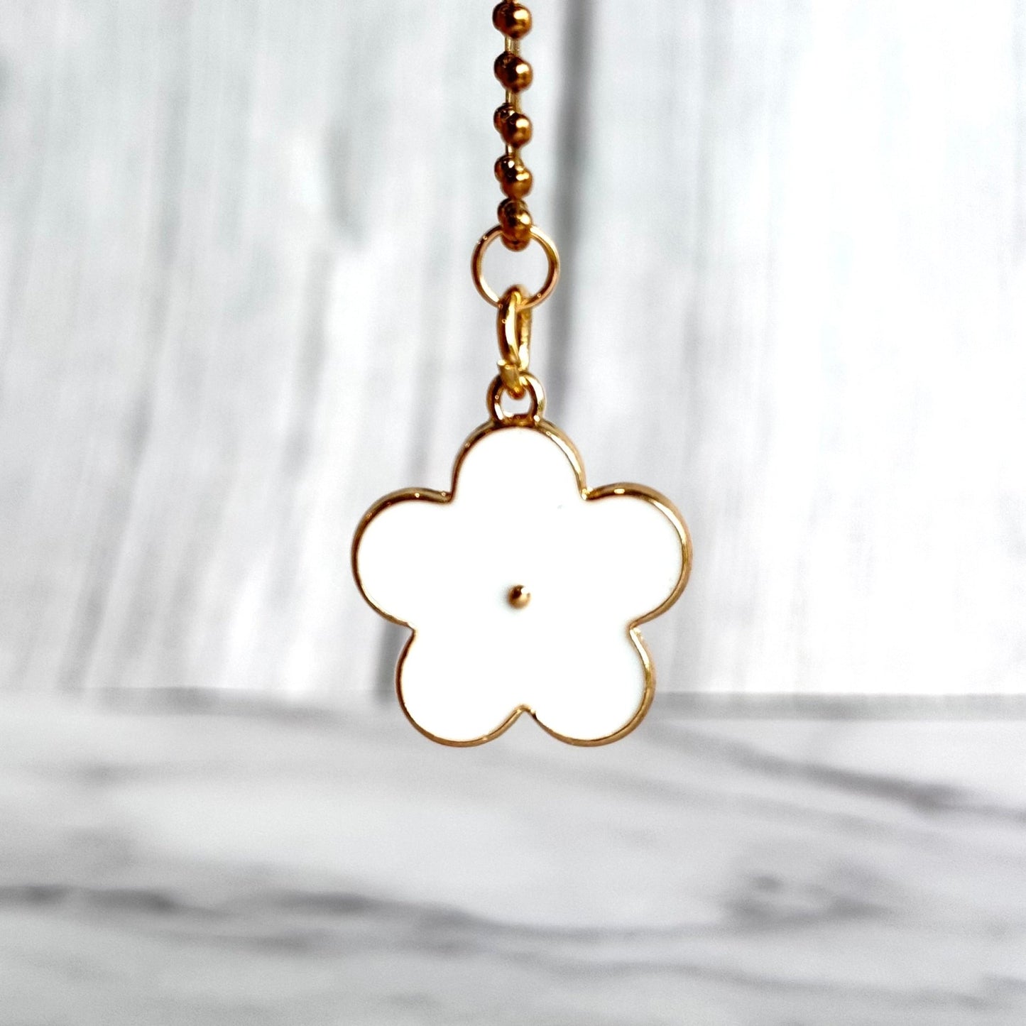 White DAISY Charm - Tumbler Handle Charm - The Nifty Little Finds - Charm - The Nifty Little Finds