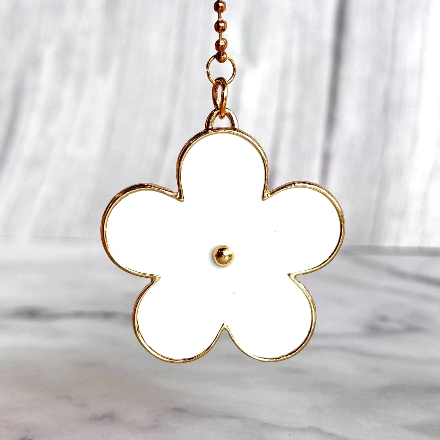 White DAISY Charm - Tumbler Handle Charm - The Nifty Little Finds - Charm - The Nifty Little Finds